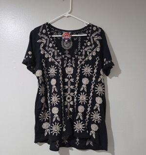 Johnny Was Black Short-Sleeve V-Neck Tunic with Cream Floral Embroidery